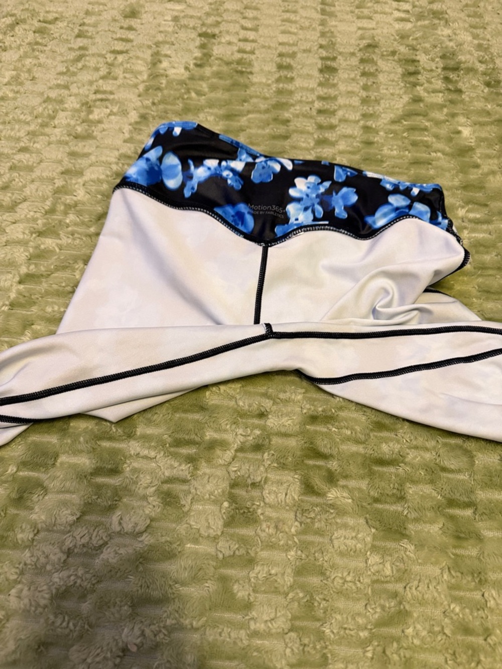 Fabletics Medium Black Leggings with Blue Floral Print - Picture 11 of 13